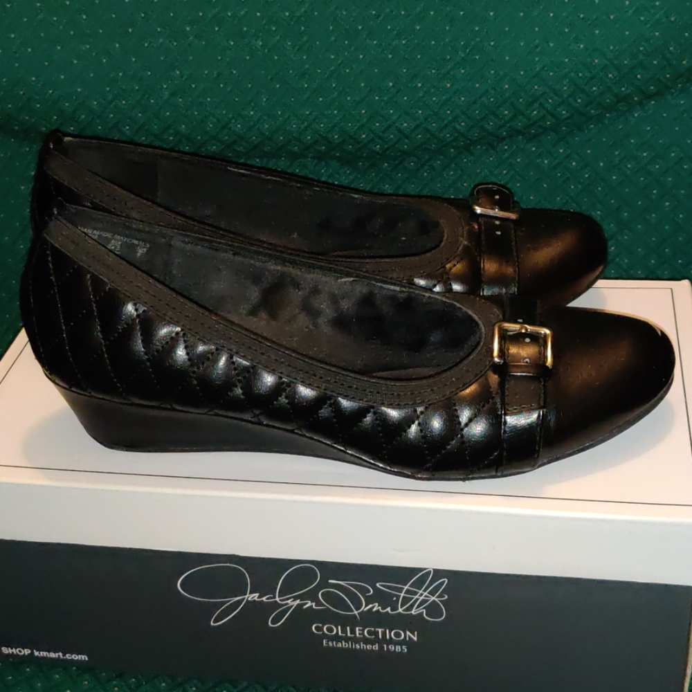 Jaclyn Smith Black Quilted Wedge 7.5
